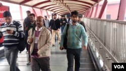 Puluhan ribu orang India telah terangkat ke kelas menengah dengan industri Teknologi India, yang sangat bergantung pada ekspor software ke Amerika Serikat. (A. Pasricha / VOA)