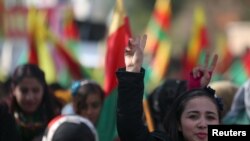 Kurdên Rojava li Dirbesîyê