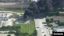 Los bomberos pidieron a las personas con problemas respiratorios que viven en las cercanías, que permanezcan a puerta cerrada.