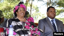 Malawian then Vice-President Joyce Banda addresses a media conference in 2012. Seated to the her left is the Inspector General of Police Peter Mukhito, who was recently arrested. 