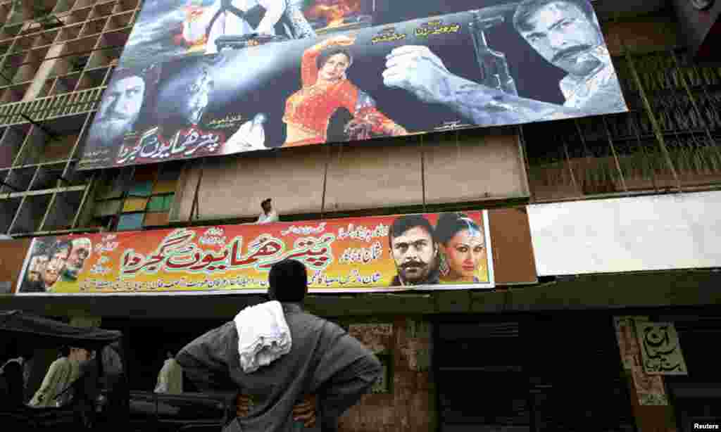 کراچی کا ایک اور قدیم سنیما بمبینو اپنی آخری بہاریں دکھا رہا ہے
