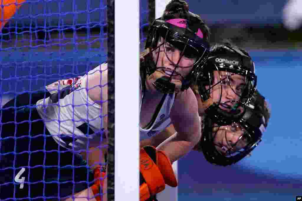 Britain&#39;s Laura Unsworth (4) prepares for a penalty corner against the Netherlands during a women&#39;s field hockey match at the 2020 Summer Olympics in Tokyo, Japan.