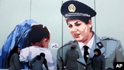 وزارت امور داخله در نظر دارد که در سال روان، حدود حدود پنج هزار زن را در صفوف پولیس ملی جذب کند