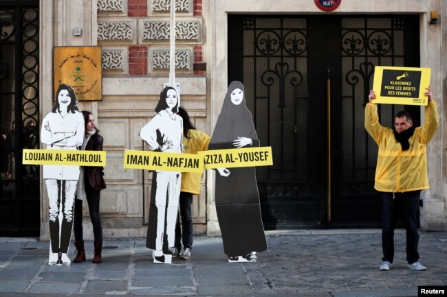 Uluslararası Af Örgütü üyeleri Dünya Kadınlar Günü'nde Hazlul'un serbest bırakılması için ABD'de Suudi Arabistan Büyükelçiliği önünde eylem yapmışlardı.