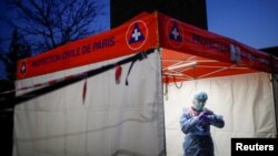 Una tienda improvisada en París para la pandemia de coronavirus. Francia tiene más de 8.000 muertes confirmadas hasta el 6 de abril de 2020.