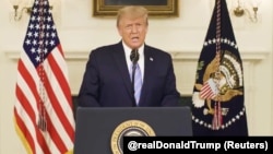 Donald Trump fala na Casa Branca um dia depois da violência no Capitólio, 7 janeiro 2021