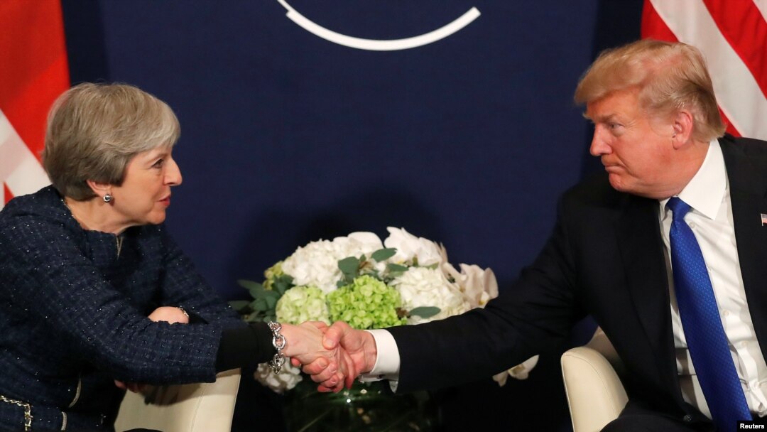 Tramp sa britanskom premijerkom Terezom Mej