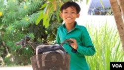 Kron Nilmuny, 13, is currently living with his grandparents in Siem Reap, Cambodia, July 17, 2017. (Sun Narin/VOA Khmer)