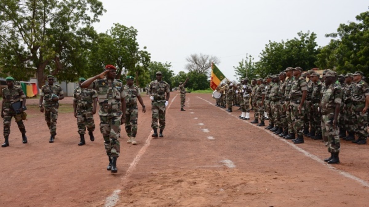  Attaque  terroriste au Mali  49 soldats tu s