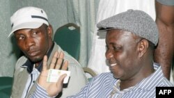 Photo d’archives (9 octobre 2009): Government Ekpemupolo, surnommé "Tompolo", à gauche sur la photo avec le militant nigérian Tom Ateke, est un des dirigeants les plus connus du Mouvement pour l'émancipation du Delta du Niger (MEND).