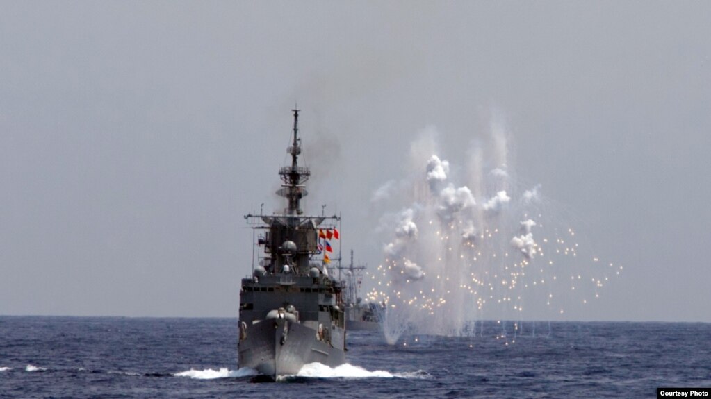 2019å¹´5æœˆ22æ—¥å°ç£æµ·ç©ºè¯åˆæ“æ¼”ï¼Œæµ·è»è‰¦èˆ¹æ¨¡æ“¬å°Žå½ˆä¾†è¥²ï¼Œç™¼å°„å¹²æ“¾å½ˆï¼Œç”¢ç”Ÿå¤§é¢ç©å¹²æ“¾é›²ã€‚