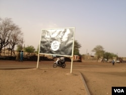 Drapeau d’un groupe rebelle à Gao, dans le nord du Mali