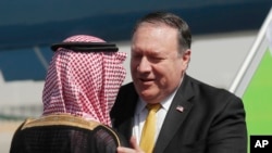 Госсекретарь США Майк Помпео и министр иностранных дел Саудовской Аравии Адель аль-Джубейр. Эр-Рияд, Саудовская Аравия, 16 октября 2018. 