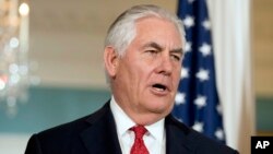 ທ່ານ Rex Tillerson ລັດຖະມົນຕີ​ກະຊວງ​ການ​ຕ່າງປະ​ເທດ​ສະຫະລັດ​ກ່າວ​ຕໍ່ນັກຂ່າວຂອງ CNN ວ່າ ປະທານາທິບໍດີ ດໍໂນລ ທຣໍາ ຢາກ​ໃຫ້​ລັດຖະສະພາ​ໃຊ້ "ຍຸດ​ທະ​ສາດ​ທີ່​ຄົບ​ຖ້ວນ​ກວ່າ​ເກົ່າ" ​ເພື່ອ​ແກ້​ໄຂ ​ສິ່ງ​ທີ່​ຜູ້​ນໍາ​ຂອງສະຫະ​ລັດເຫັນ
​ວ່າ​ມີ​ຈຸດ​ບົກ​ຜ່ອງ​ຢູ່​ໃນ​ສັນຍາ​ວ່າດ້ວຍອາວຸດນີວເຄລຍ ທີ່ເຊັນ
ໃນປີ 2015 ກັບອີຣ່ານ.