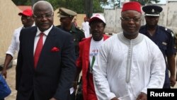 Le président Ernest Bai Koroma et son vice-président Samuel Sam Sumana, à Freetown, le 11 octobre 2012. 