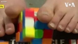 Un prodige de Brooklyn qui résout son cube de Rubik en moins de 17 secondes avec ses pieds