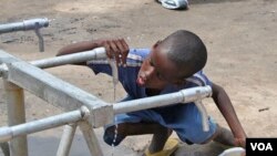 El desafío por el acceso al agua potable sigue presente en áreas como Mogadishu, Somalia.