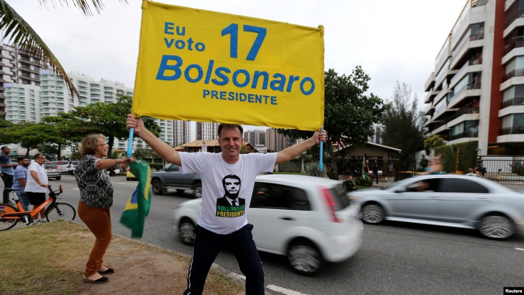 A supporter of presidential candidate Jair Bolsonaro is seen in front of Bolsonaro's condominium at Barra da Tijuca neighborhood in Rio de Janeiro, Brazil,, Oct. 4, 2018.