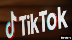 ARCHIVO - TikTok es el segundo dominio más popular del mundo, según la empresa de seguridad y rendimiento en línea Cloudflare, apenas superado por Google.