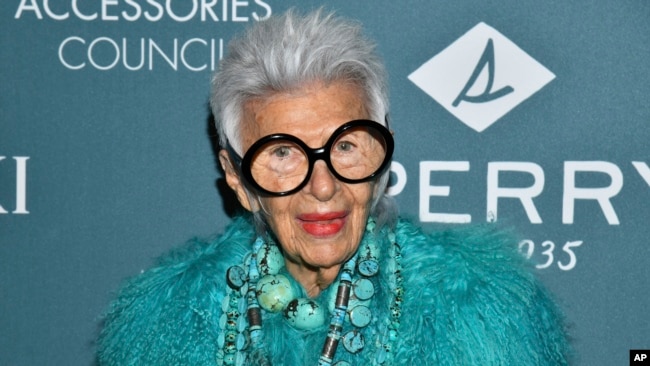 ARCHIVO - Iris Apfel aparece en la 22ª edición anual de los premios ACE en Nueva York, el 11 de junio de 2018.