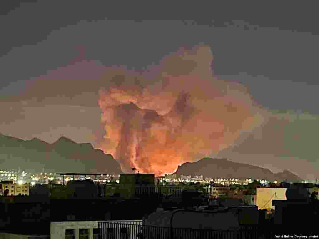 تصاویر مربوط به انفجار انبارهای مهمات در اطراف شهر اصفهان در بامداد سه‌شنبه ۱۱ فروردین