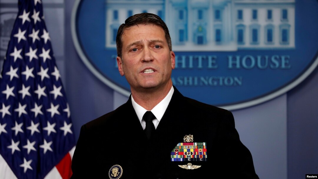 Dokter Gedung Putih, Ronny Jackson, menjawab pertanyaan mengenai kesehatan Presiden Amerika Serikat Donald Trump dalam konferensi pers harian di Gedung Putih, Washington, 16 Januari 2018. 