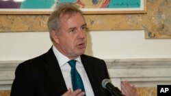 El embajador del Reino Unido en Estados Unidos Kim Darroch, catalogó la gestión de Trump de "inepta" e "incompetente". 