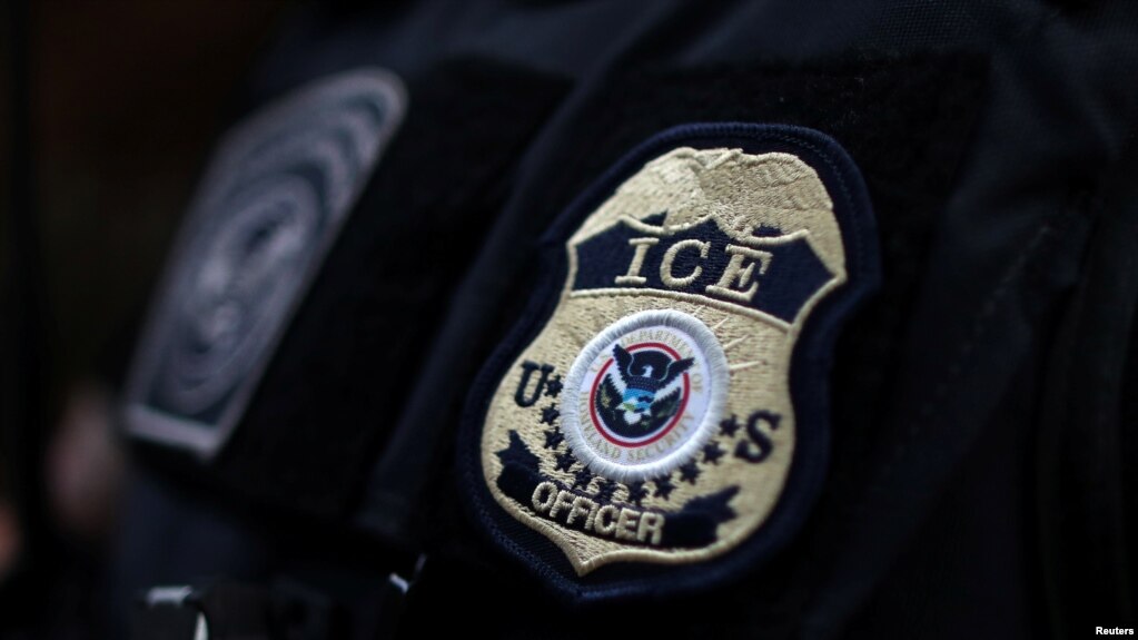 资料照片：美国移民及海关执法局执法与驱逐行动警官徽章。(photo:VOA)