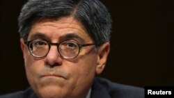 El secretario del Tesoro, Jack Lew, al exponer ante el panel de Finanzas del Senado, dijo que Estados Unidos perderá la autorización para contraer préstamos en una semana.