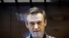 Навального снова отправили в ШИЗО: он не держал руки за спиной