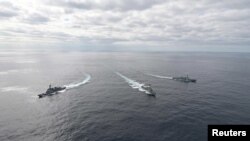 미국과 한국, 일본이 동해(일본해)에서 해상 훈련을 하고 있다. (자료사진)