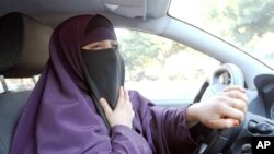 Забраната за носење вел стапува во сила во Франција