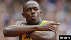 Jamaica's Usain Bolt poses before his men's 200m round 1 heat at the London 2012 Olympic Games at the Olympic Stadium August 7, 2012. 