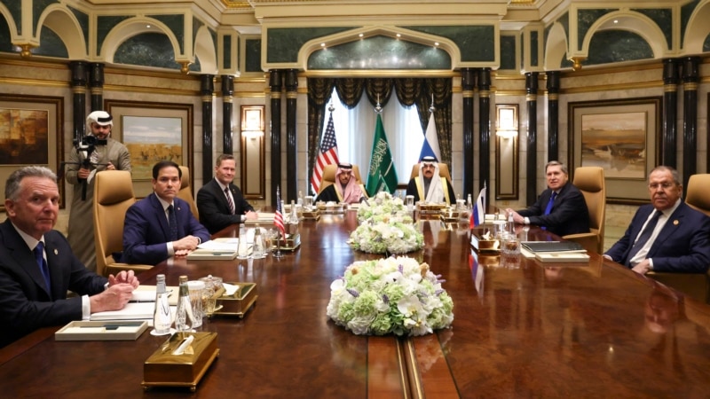 Washington et Moscou conviennent à Ryad de nommer des négociateurs sur l'Ukraine