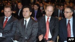 Predsednik Saveta stranih investitora Ćel-Morten Jonsen i ministri Božidar Djelić i Slobodan Milosavljević učestvuju na današnjem skupu u Beogradu