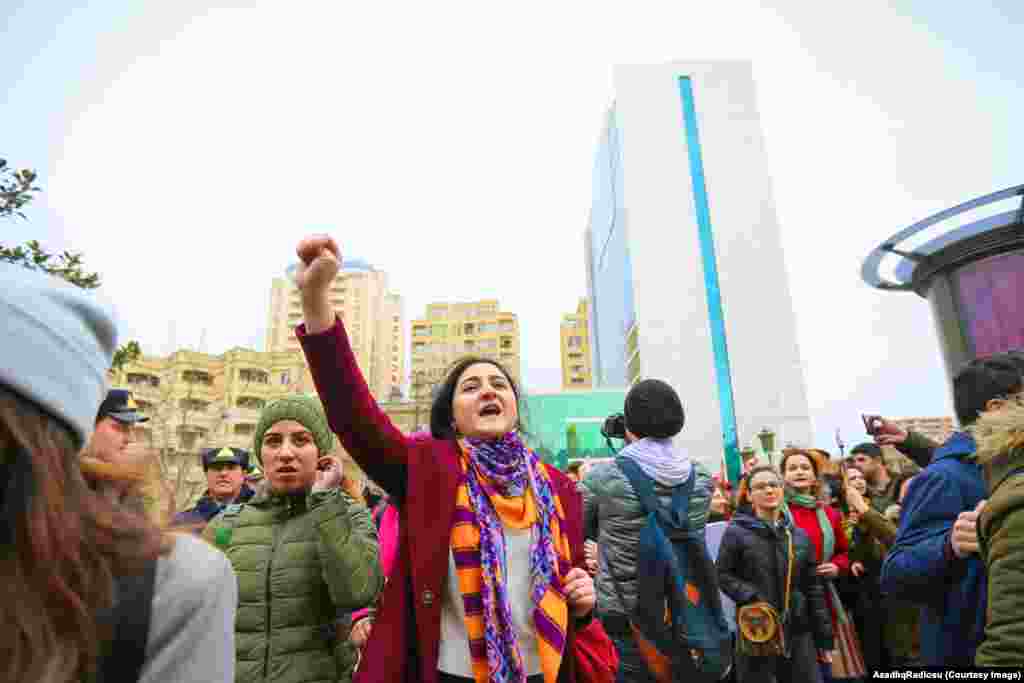 Bakıda 'Qadına şiddətə yox' aksiyası keçirilib