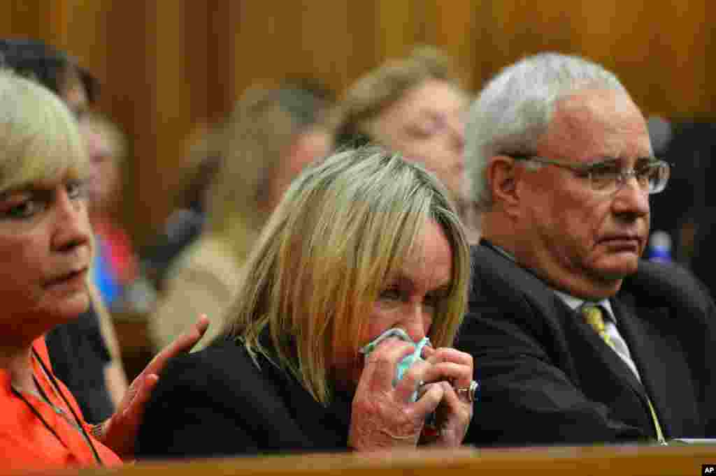June Steenkamp, mother of the late Reeve Steenkamp, is comforted as she listens to evidence by the defense in the murder trial of Oscar Pistorius in Pretoria, May 5, 2014. 