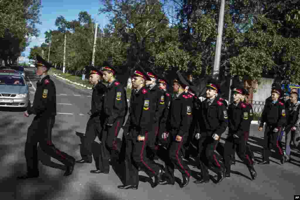 Young Ukrainian recruits march near the infantry school in Donetsk, Ukraine, Tuesday, May 6, 2014. The foreign ministers of Ukraine and Russia met Tuesday, but their open disagreements did nothing to suggest a diplomatic solution was near. (AP Photo/Manu Brabo)