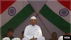 Aktivis Anna Hazare, 74 tahun, memulai aksi mogok makan baru untuk memprotes RUU Anti Korupsi India yang dianggap "tidak bergigi" (foto: dok).