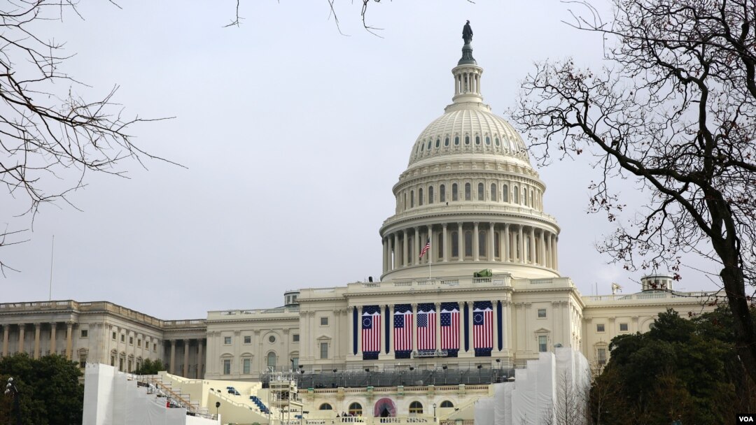 Last minute preparations are underway on the west side of the U.S. Capitol, ahead of Friday's inauguration ceremonies for President-Elect Donald Trump. January 17, 2017 (B. Allen/VOA)