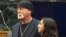 El ex luchador profesional Hulk Hogan, y su abogada, Seema Ghatnekar, escuchan el veredicto en la corte en St. Petersburgo, Florida, el viernes, 18 de marzo de 2016.