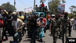 Protesters in Malawi march to deliver the petition at the petition at Blantyre City Council offices. (Lameck Masina/VOA)