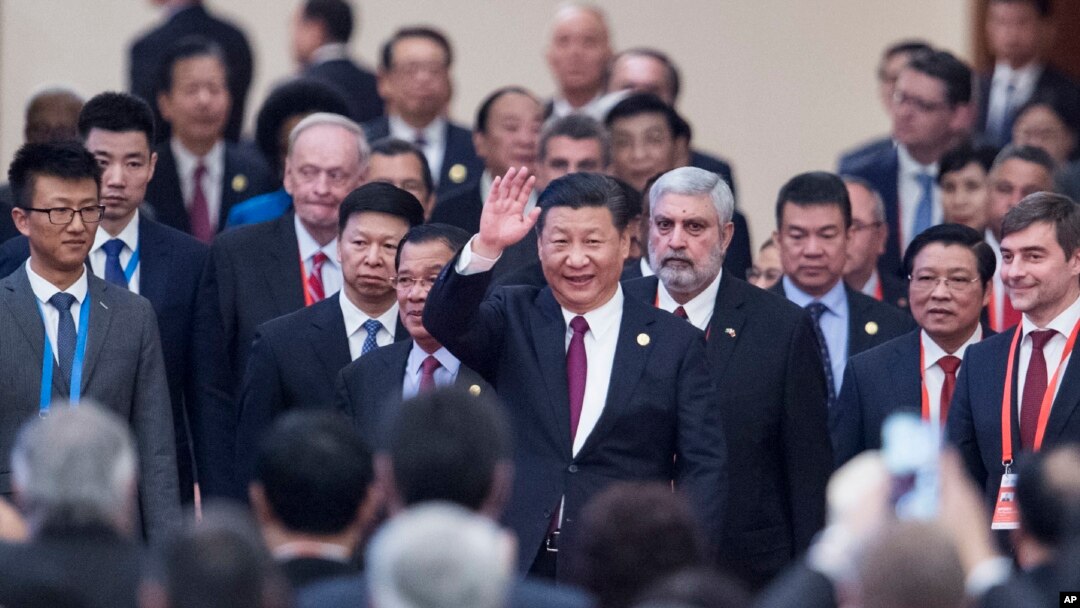 中共总书记习近平（中）在北京人大会堂出席中国共产党与世界政党高层对话会的开幕式（2017年12月1日）