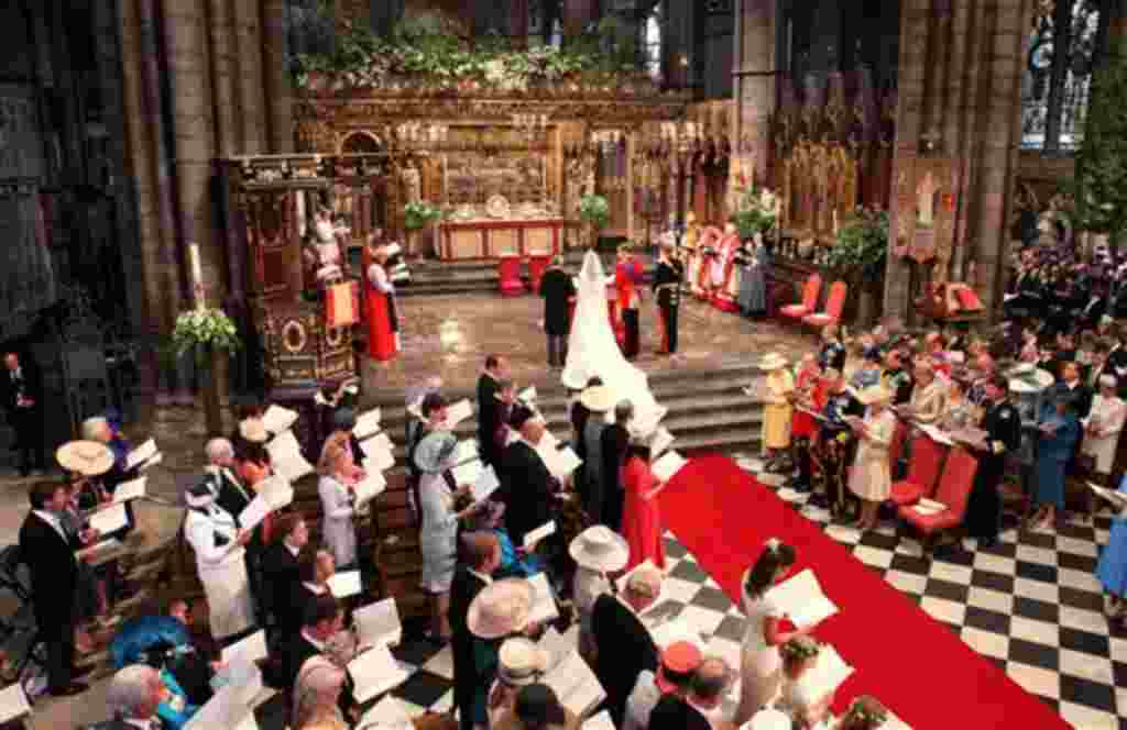 A general view of the wedding service of Britain's Prince William and Kate Middleton, centre, at Westminster Abbey, London, Friday April 29, 2011. (AP Photo/Dominic Lipinski, Pool)