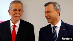 Austrian presidential candidates Alexander Van der Bellen, left, who is running as an independent, and Norbert Hofer, who represents the far-right, pose for photographers before a TV debate in Vienna, Austria, Dec. 1, 2016. 