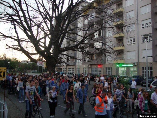 Okupljanje građana kod Starog hrasta, 7.10.2012., Banja Luka (Foto: Inicijativa 'Spasimo Picin park')