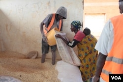 FILE - A refugee receiving maize at Dzaleka refugee camp in Malawi (Lameck Masina/VOA).