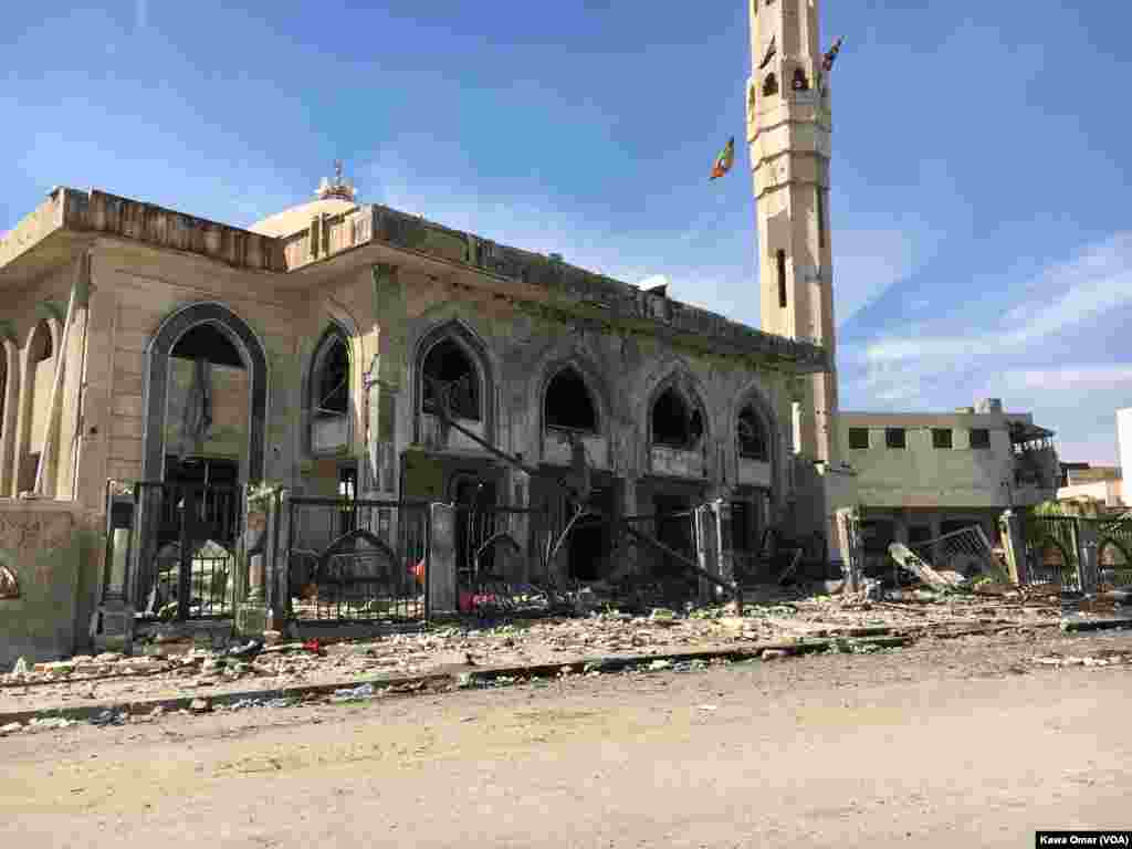 نمای از یک مسجد در غرب شهر موصل عراق.