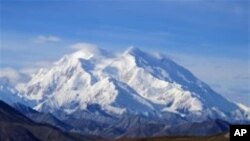 Monte McKinley, la montaña más alta en Norteamérica, en Alaska, volvió a llamarse Denali por decisión del presidente Barack Obama. 