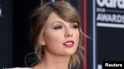 FILE - Singer Taylor Swift arrives at the 2018 Billboard Music Awards in Las Vegas, Nevada, May 20, 2018.